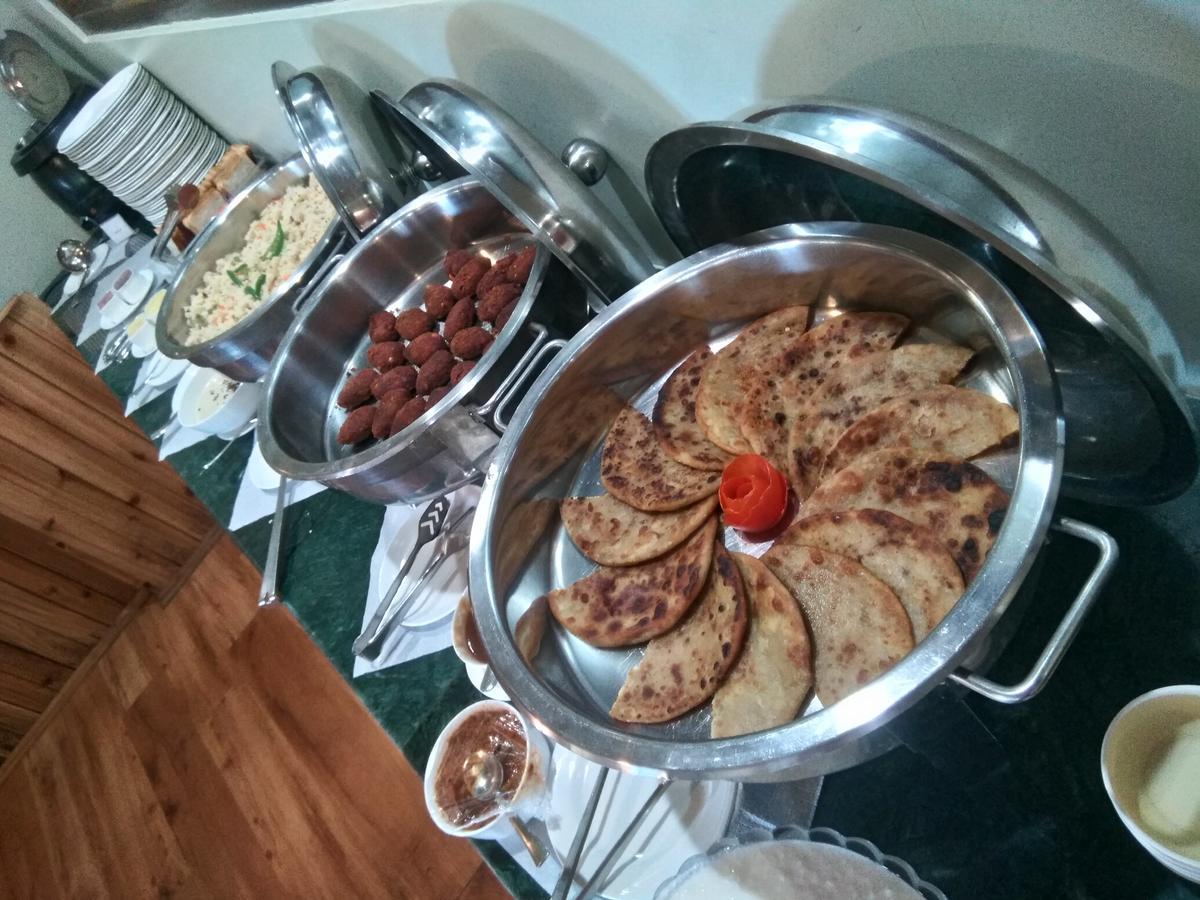 Hotel Tarayana Grand Ґанґток Екстер'єр фото